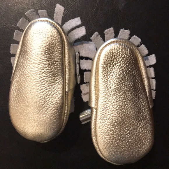Cotton On gold tassel moccasins 6-12 months w box - Picture 2 of 6